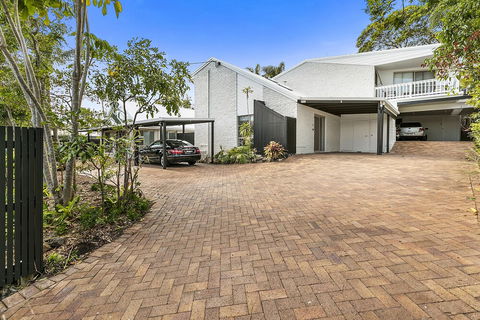 Noosa Cocos - Rental Cars 0