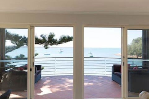 VUES At Salamander Bay - Rental Cars 0