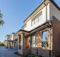 AUJOY 4 Bed Townhouse Burwood 2 - Rental Cars