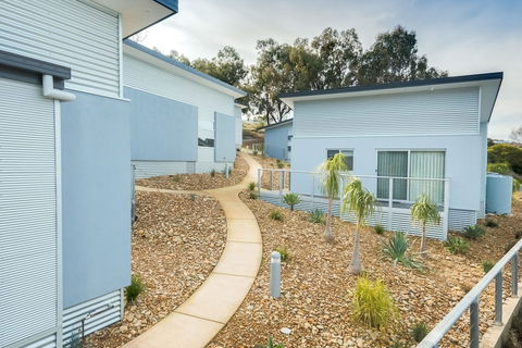 Albury Yalandra Apartment 4 - Rental Cars 0