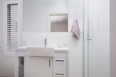 Albury Yalandra Apartment 4 - Rental Cars 5