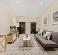 New 2 Bedroom Apt Minutes Walking to Darling Harbour