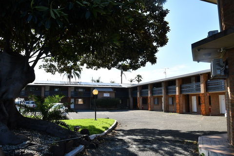 Lakeside Inn - Rental Cars 1