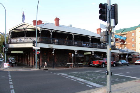 Adelaide CBD Apartment - 3BR, 2Bath & Carpark - Rental Cars 1