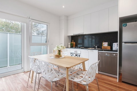 Heart Of Highett Apartment By Ready Set Host - Rental Cars 2