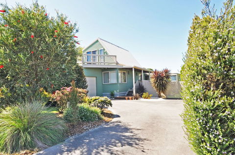 Archies Beachside Abode PET Friendly - Rental Cars 0