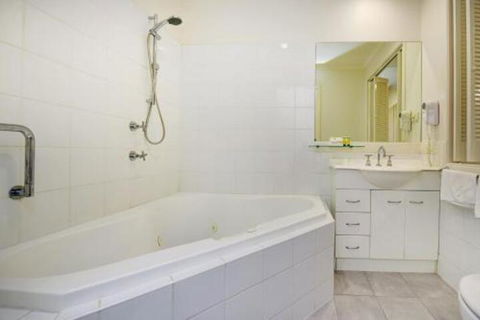 Aqualuna Beach Resort Unit 25 - Rental Cars 3