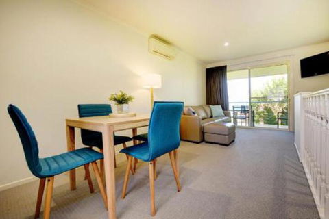 Aqualuna Beach Resort Unit 25 - Rental Cars 5