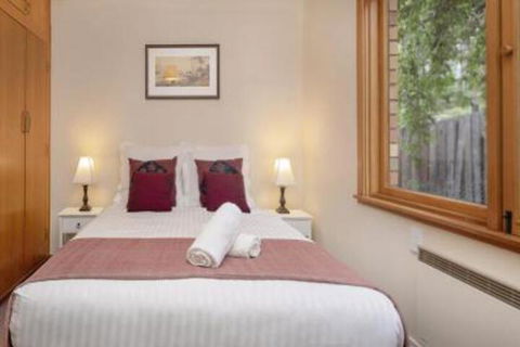 Alpine House Views Over Lake Jindabyne & The Snowy Mountains - Rental Cars 2