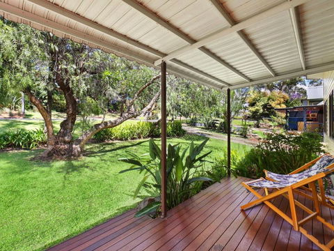 Retro Vibes 18 Norahview Street Bateau Bay - Rental Cars 6