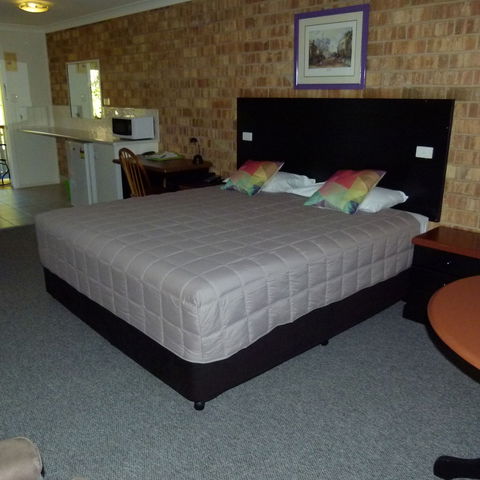 Lismore Wilson Motel - Rental Cars 3