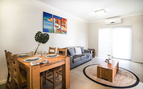 Airport Apartments By Vetroblu - Rental Cars 4