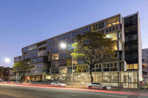 IStay Precinct Adelaide - Rental Cars 1