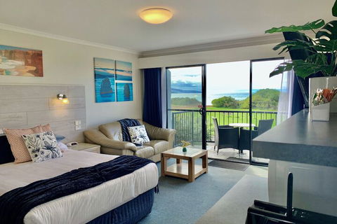 Apollo Bay Waterfront Motor Inn - Rental Cars 7