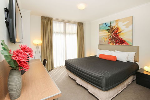 Indulge Apartments - Ontario - Rental Cars 4