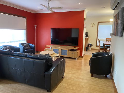 Apartments On Tolmie - Rental Cars 2