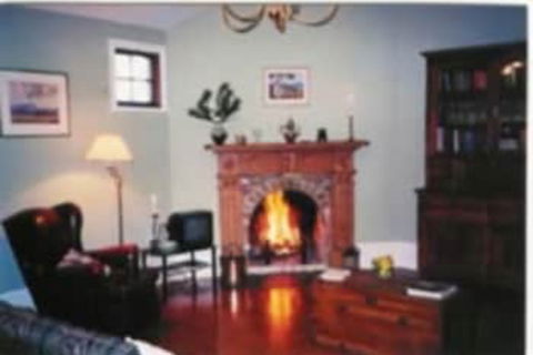 Wind Song Bed & Breakfast - Rental Cars 6