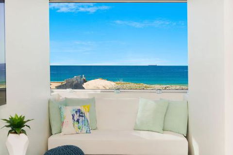 Perfect Beach Front Duplex The Entrance North - Rental Cars 6