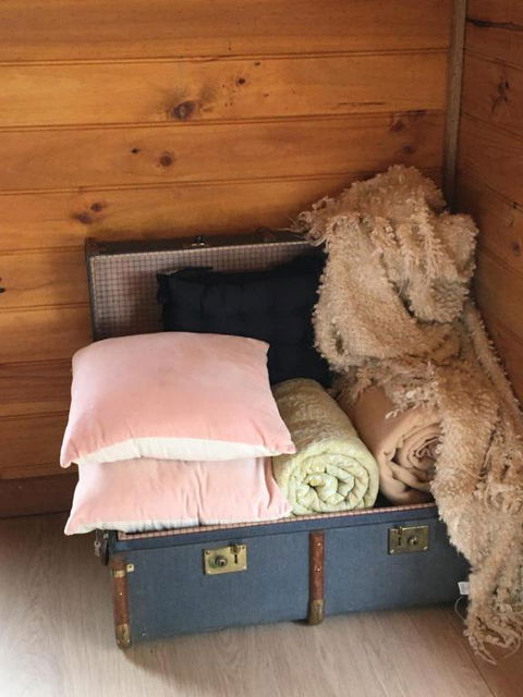 Springmead Rustic Cabin - Rental Cars 5
