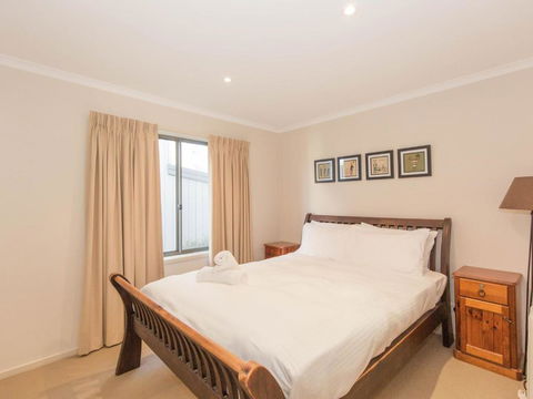 Boronia 7 / 30 Nettin Circuit - Rental Cars 2