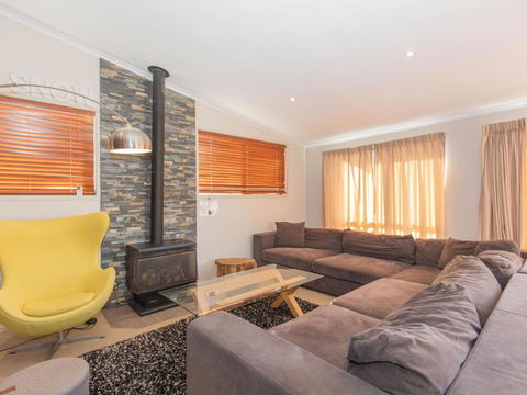 Boronia 7 / 30 Nettin Circuit - Rental Cars 3