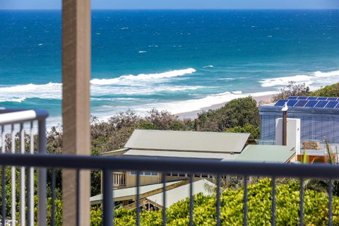 Wake Up To Ocean Views In Stylish Comfort - Rental Cars 6