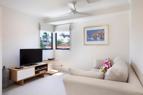 Wake Up To Ocean Views In Stylish Comfort - Rental Cars 3