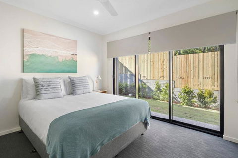WHITSUNDAY Brand New Townhouse Close To Boardwalk - Rental Cars 3