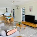 WHITSUNDAY Brand New Townhouse Close To Boardwalk - Rental Cars 1