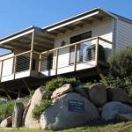 KINGFISHER COTTAGE Beachfront At The Binalong Bay - Rental Cars 0