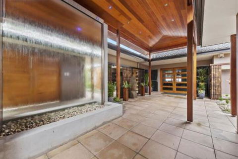 Mont Sapphire Luxury Estate - Rental Cars 4