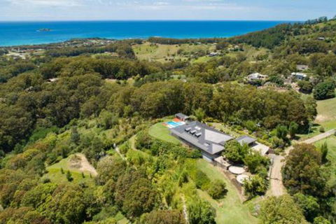 Mont Sapphire Luxury Estate - Rental Cars 5