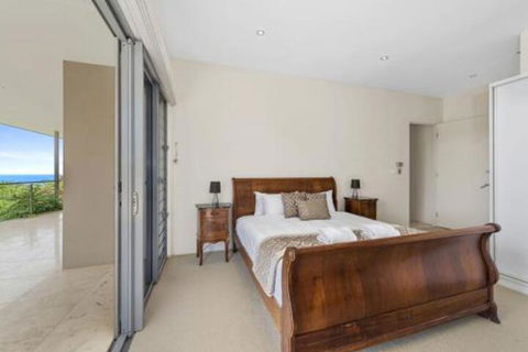 Mont Sapphire Luxury Estate - Rental Cars 7
