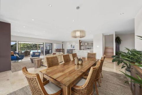 Mont Sapphire Luxury Estate - Rental Cars 0