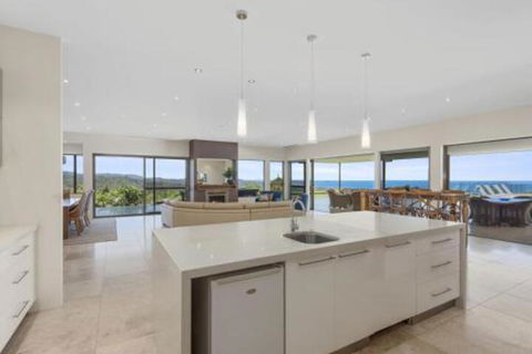 Mont Sapphire Luxury Estate - Rental Cars 6