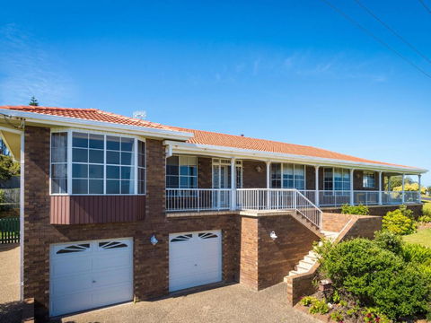 120 Ocean Parade Dalmeny - Rental Cars 2