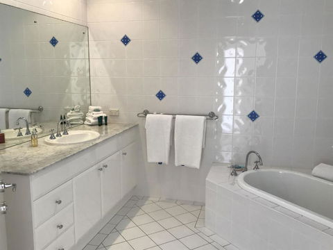 Villa Provence Coffs Harbour - Rental Cars 2