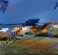 Castaway Cottage - Essentially Tas - Rental Cars