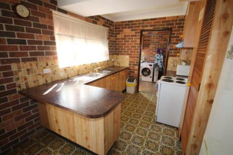 1 / 2 Brunswick Avenue - Rental Cars 4