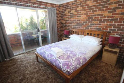 1 / 2 Brunswick Avenue - Rental Cars 2
