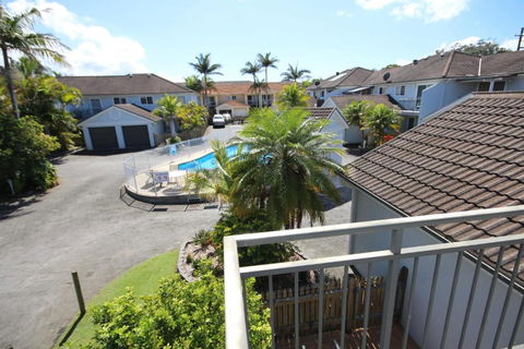 Paradise Waters No. 19 - Rental Cars 1