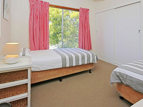 REST ASHORE At MOLLYMOOK - Rental Cars 2