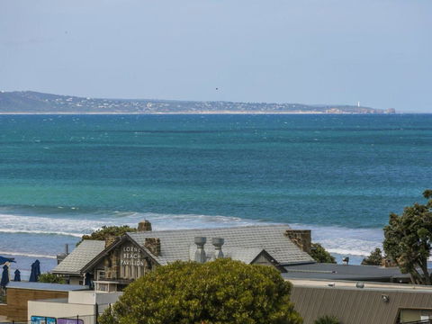 WATERFRONT THREE In The Heart Of Lorne - Rental Cars 6