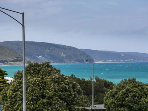WATERFRONT THREE In The Heart Of Lorne - Rental Cars 1