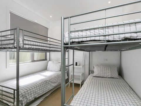 WATERFRONT THREE In The Heart Of Lorne - Rental Cars 5