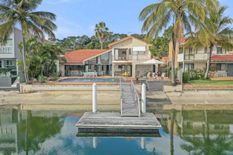 Waterfront Luxury Noosa Heads - Rental Cars 4
