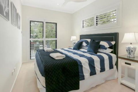 Waterfront Luxury Noosa Heads - Rental Cars 2