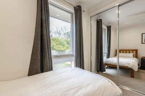 ?Spacious Bungalow?5min Walk To Station?5min To Box Hill?WiFi?Parking - Rental Cars 2