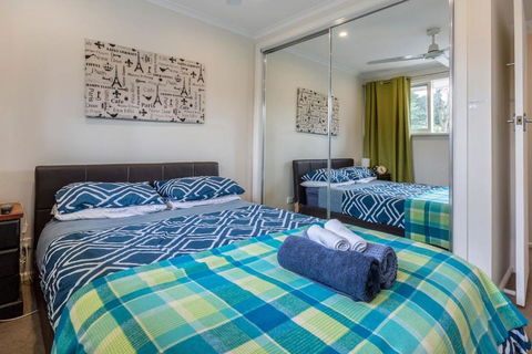 ?Spacious Bungalow?5min Walk To Station?5min To Box Hill?WiFi?Parking - Rental Cars 4