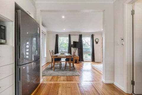 ?Spacious Bungalow?5min Walk To Station?5min To Box Hill?WiFi?Parking - Rental Cars 1